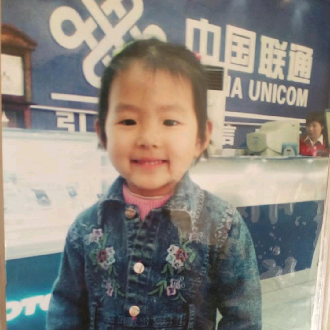 张小涵.