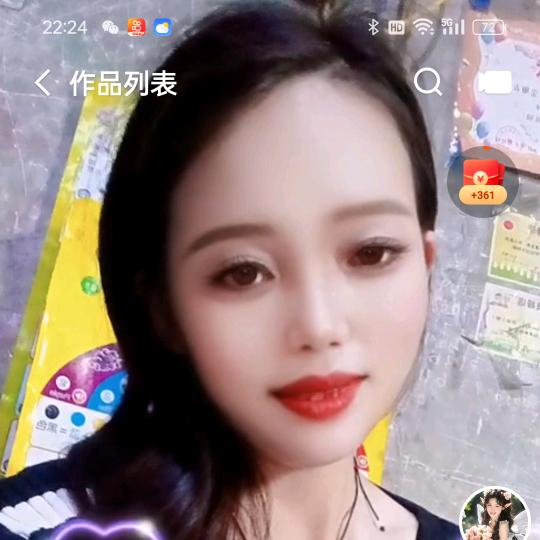 幸福的宝妈带三个娃。