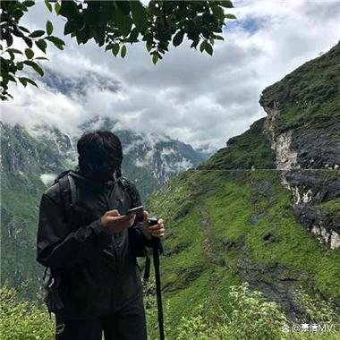 前路坎坷不言弃つ