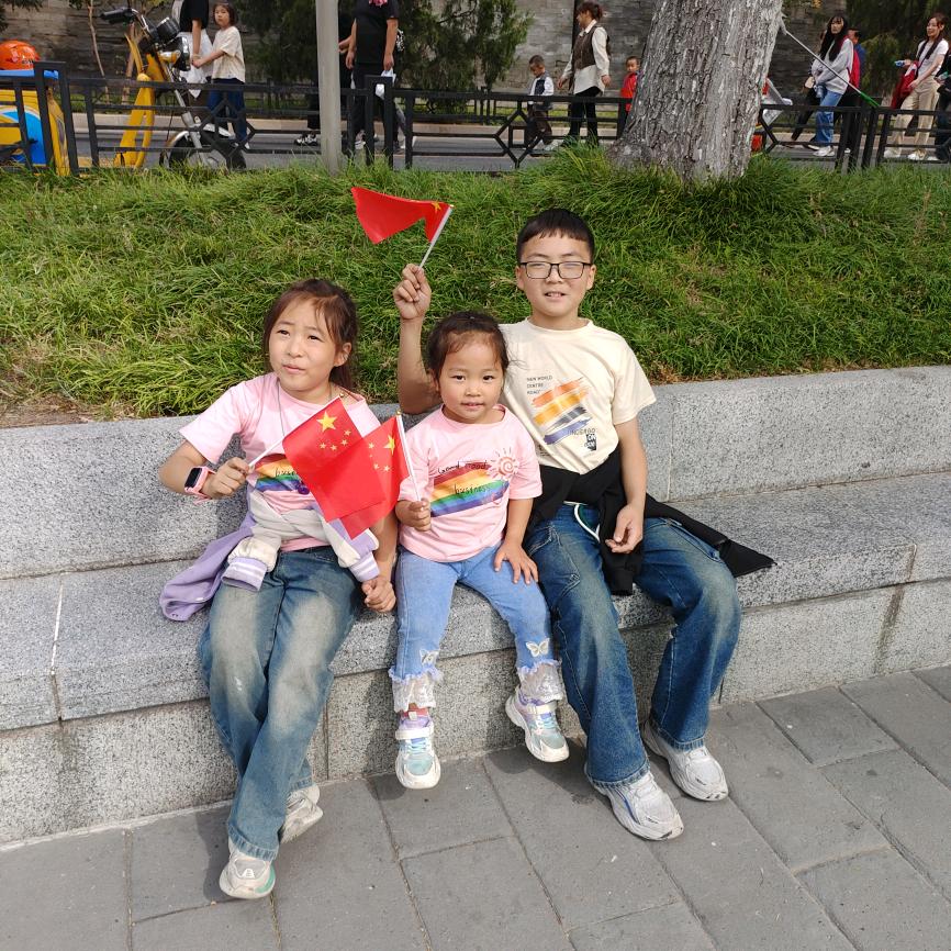 岳丽，