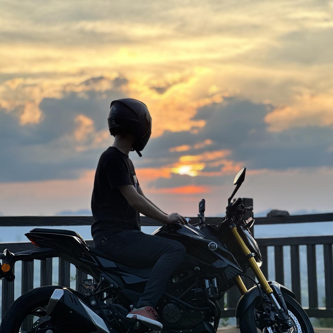 @小瑶不压弯🛵