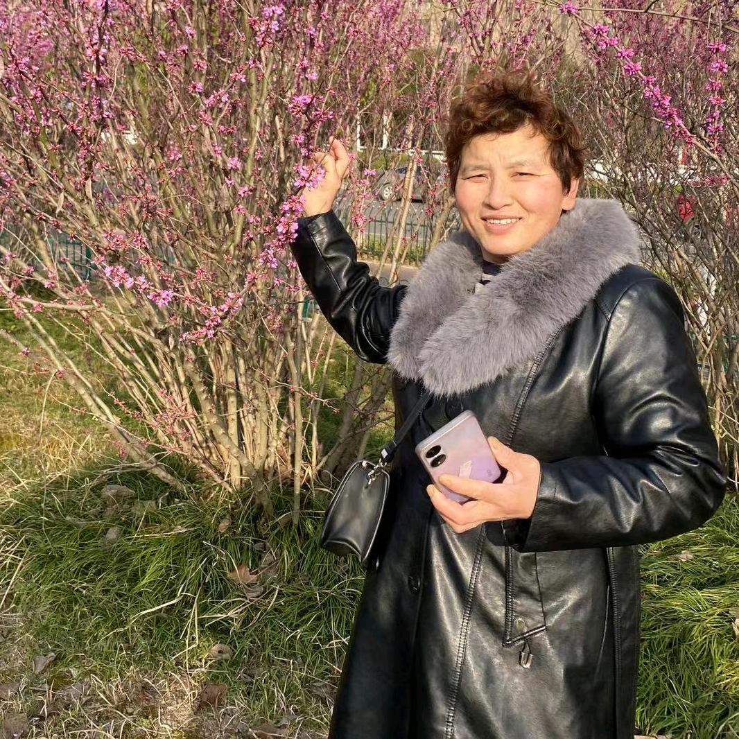 宝宝奶奶做泡沫颗粒