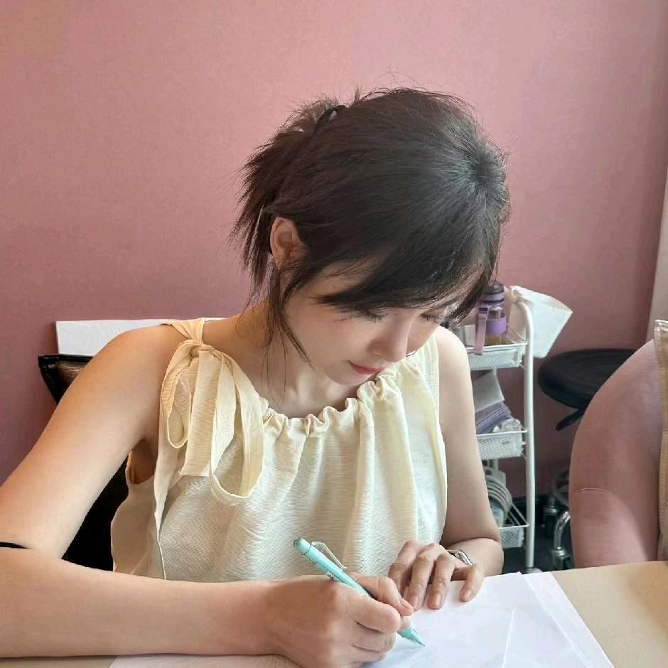 瑛梓眉妍