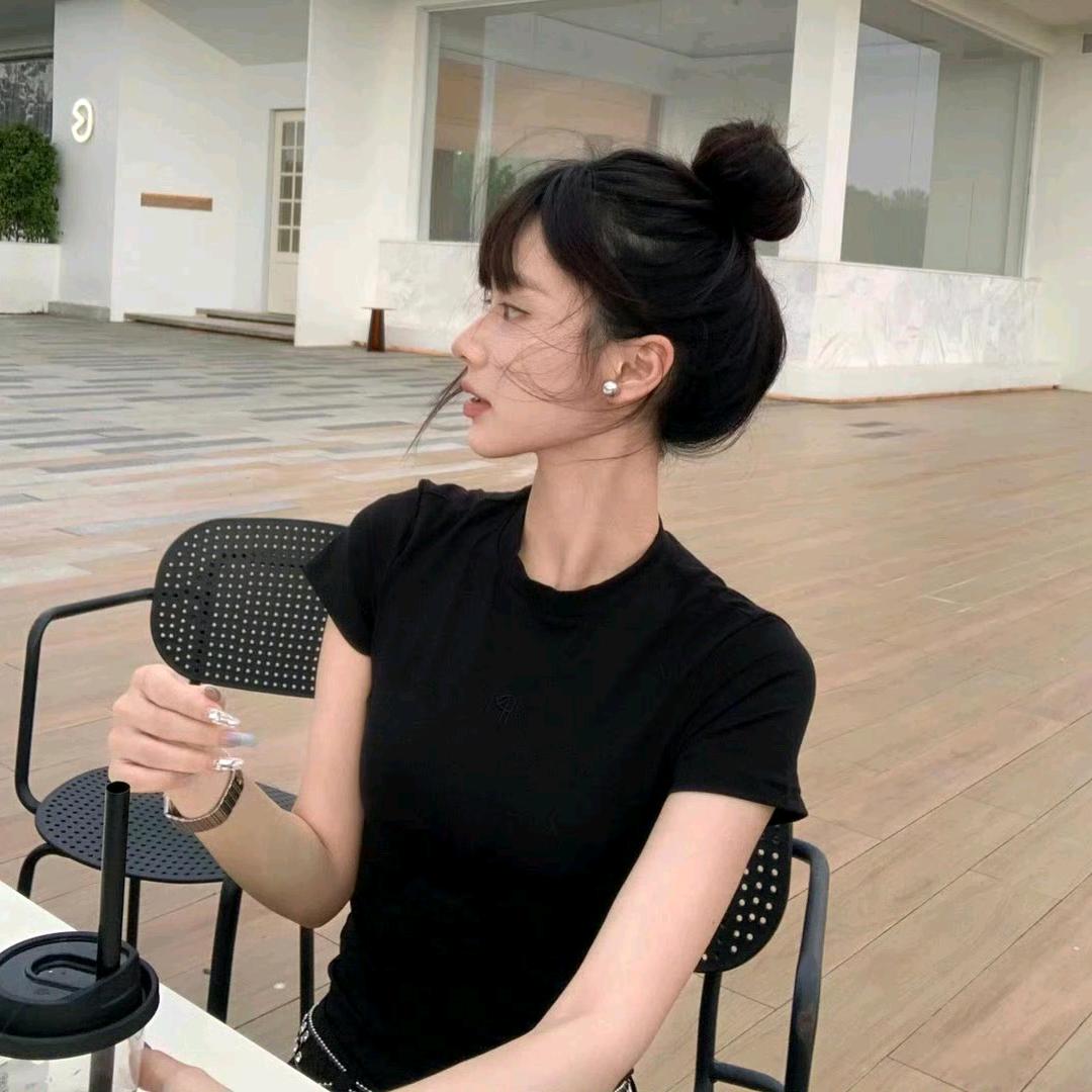 小英.