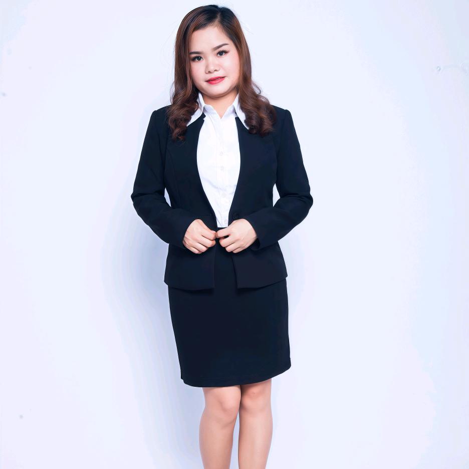 小妮爱吃肉