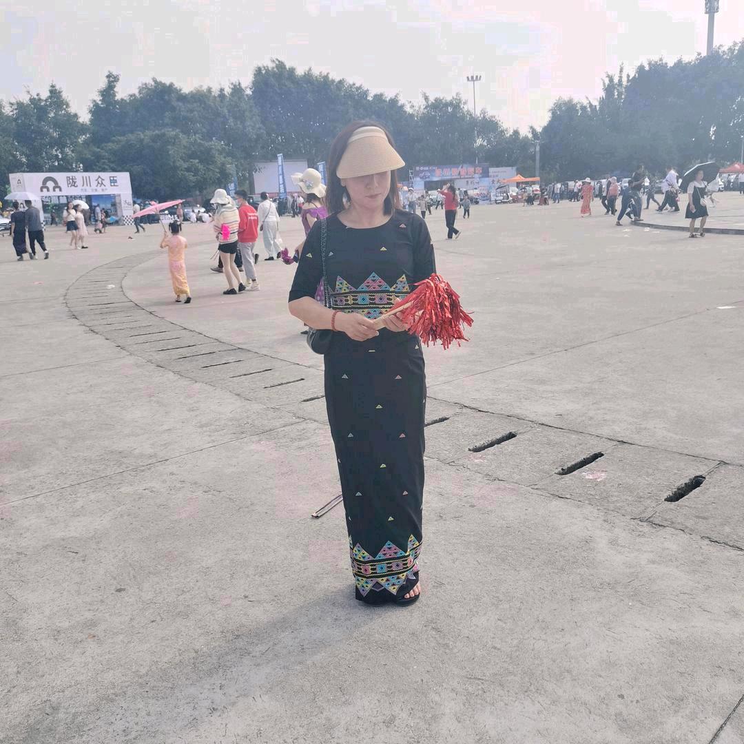 黄玲，🌾🐎顺其自然。