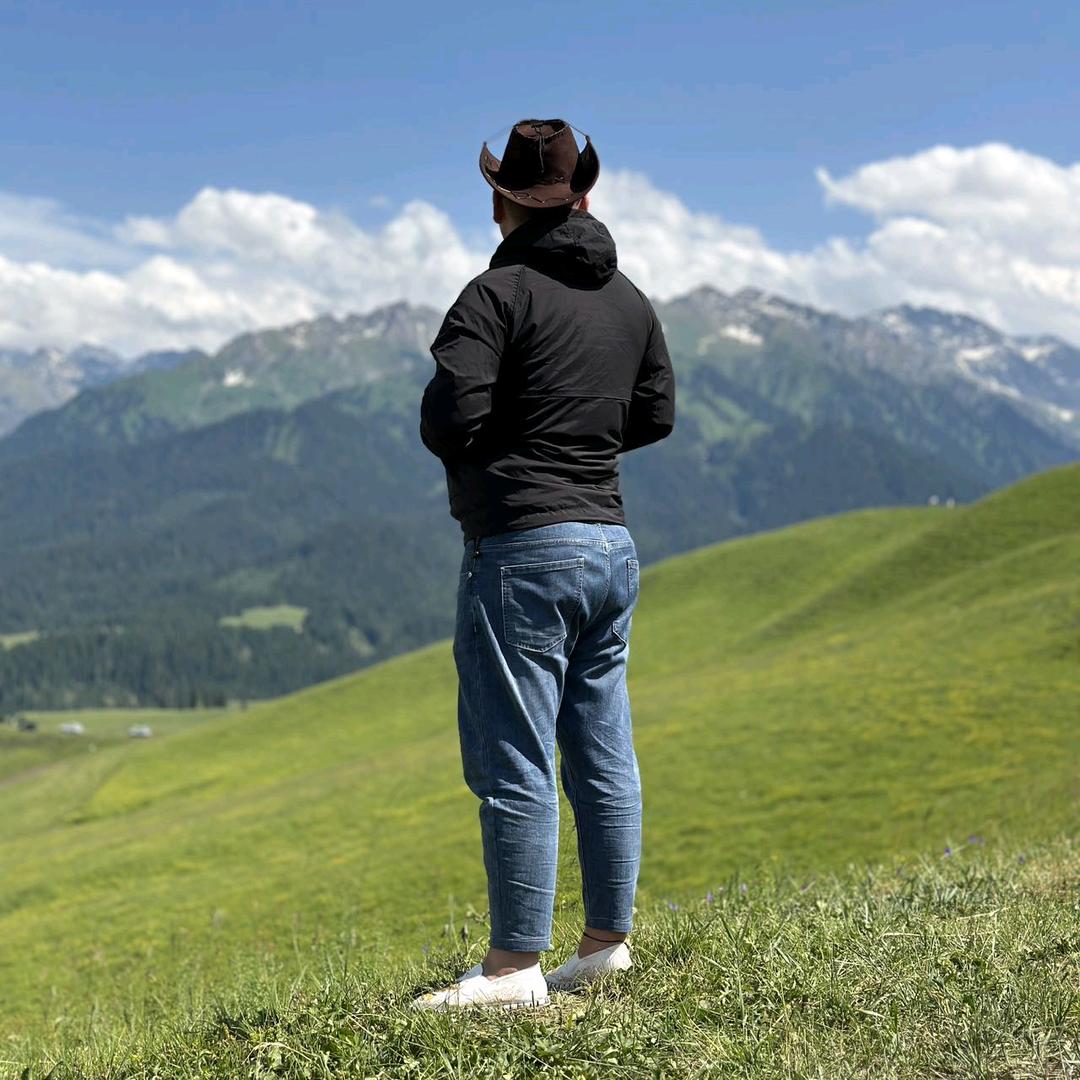 山鹰二手车行嗯特