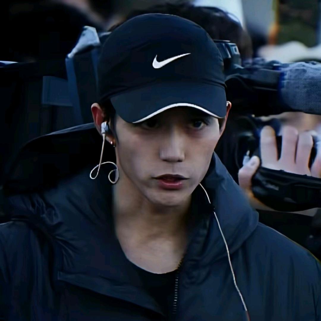 爱凯 泪水打湿碳板鞋