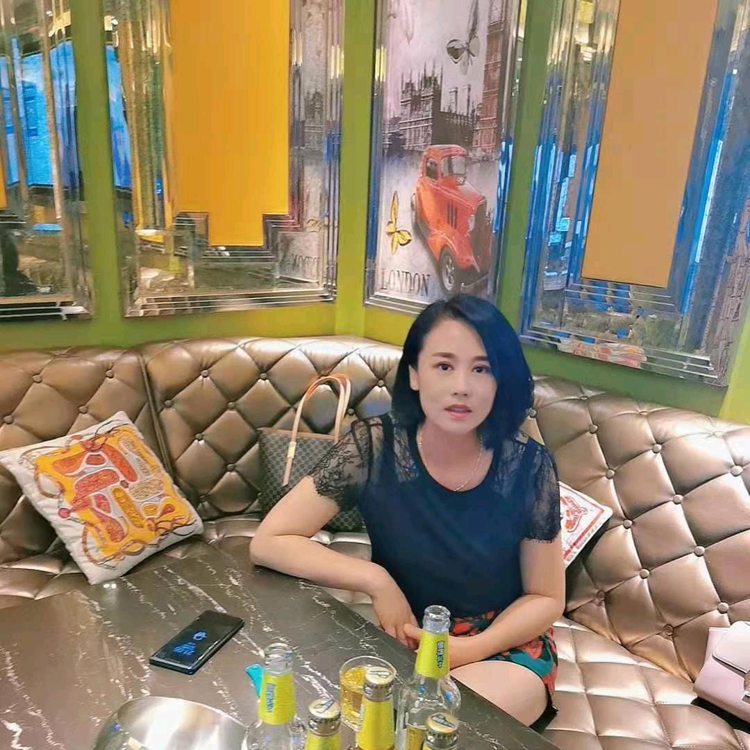 万盛银时代上上城❤️贾玉馨