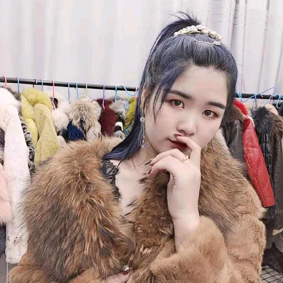 大圆皮草服装店