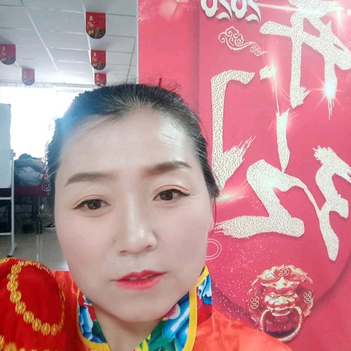 朱梅头像