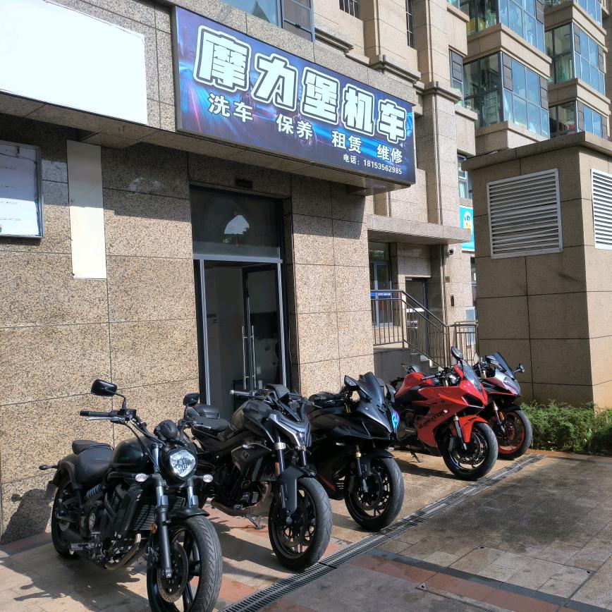 摩力堡机车