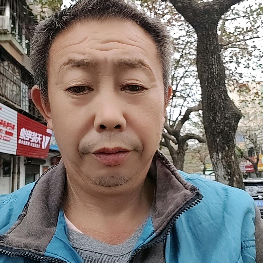 何小林