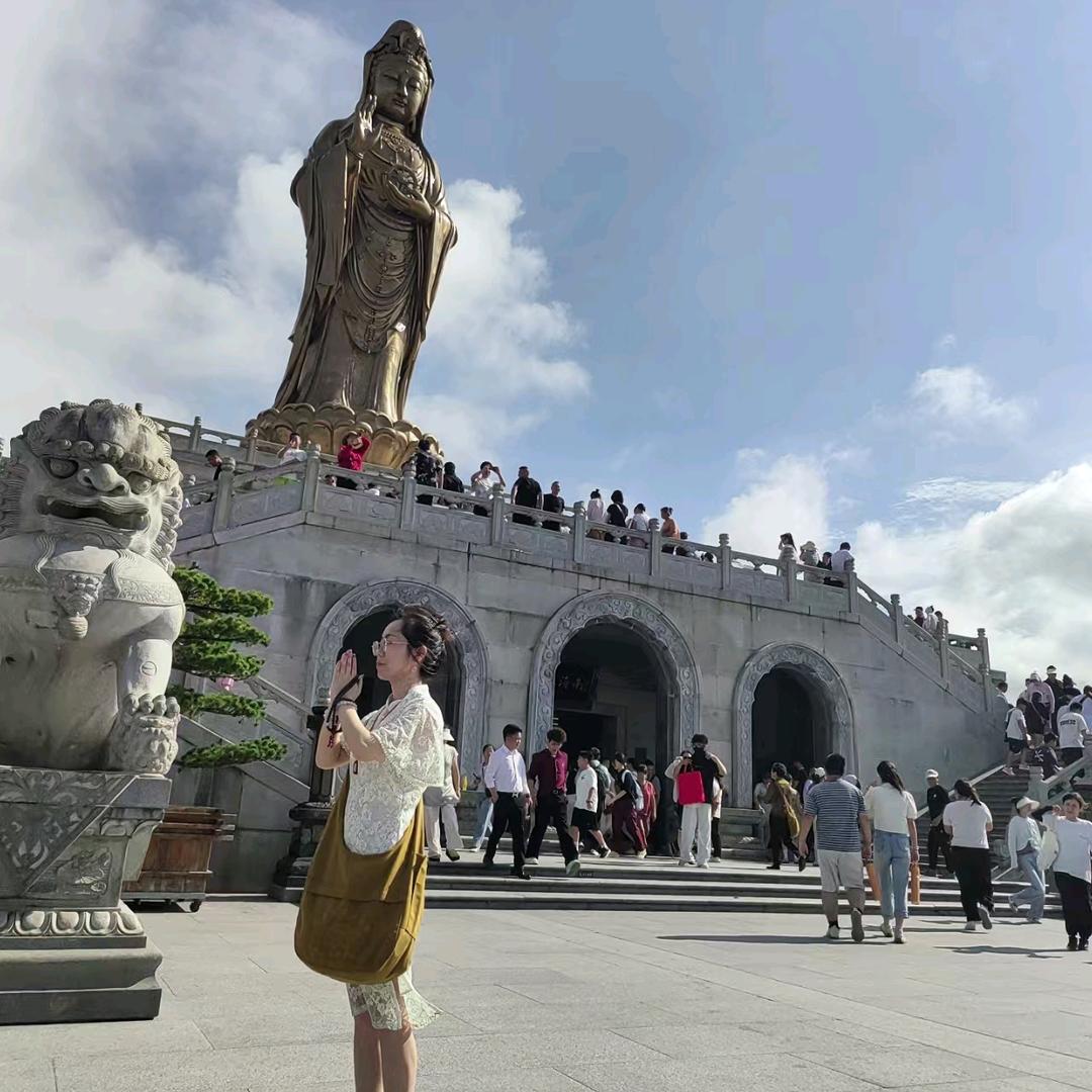 🐉金鳞岂是池中物，一遇风云便化龙