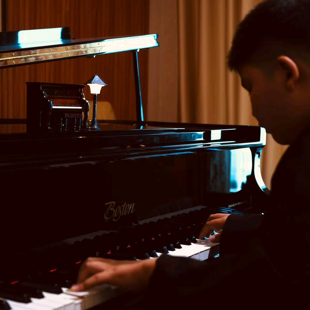 Danial & piano