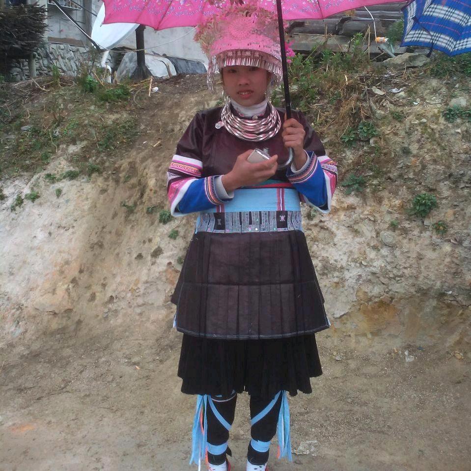 侗族姑娘，小雪