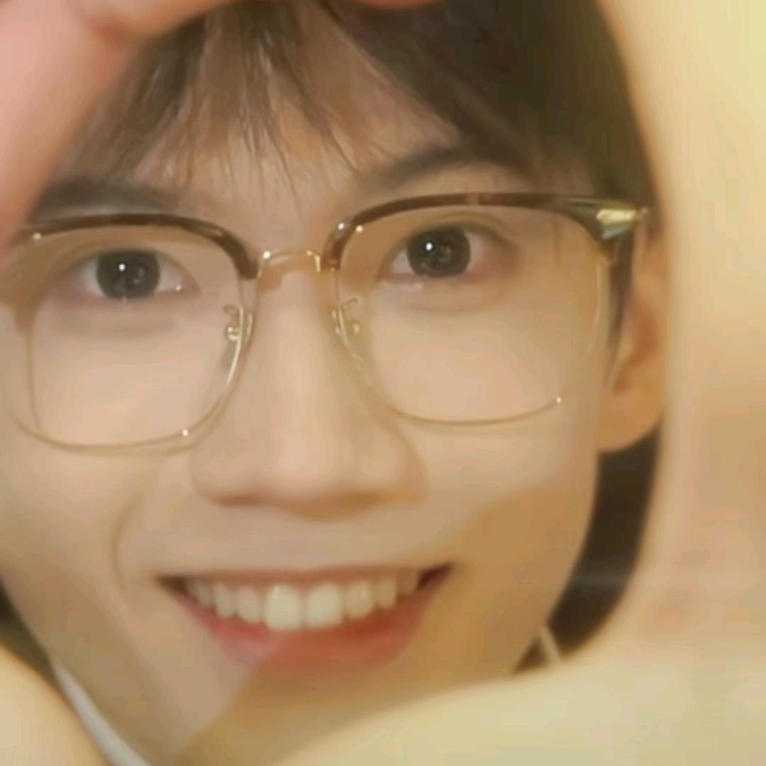 吃撑的芋泥卷、