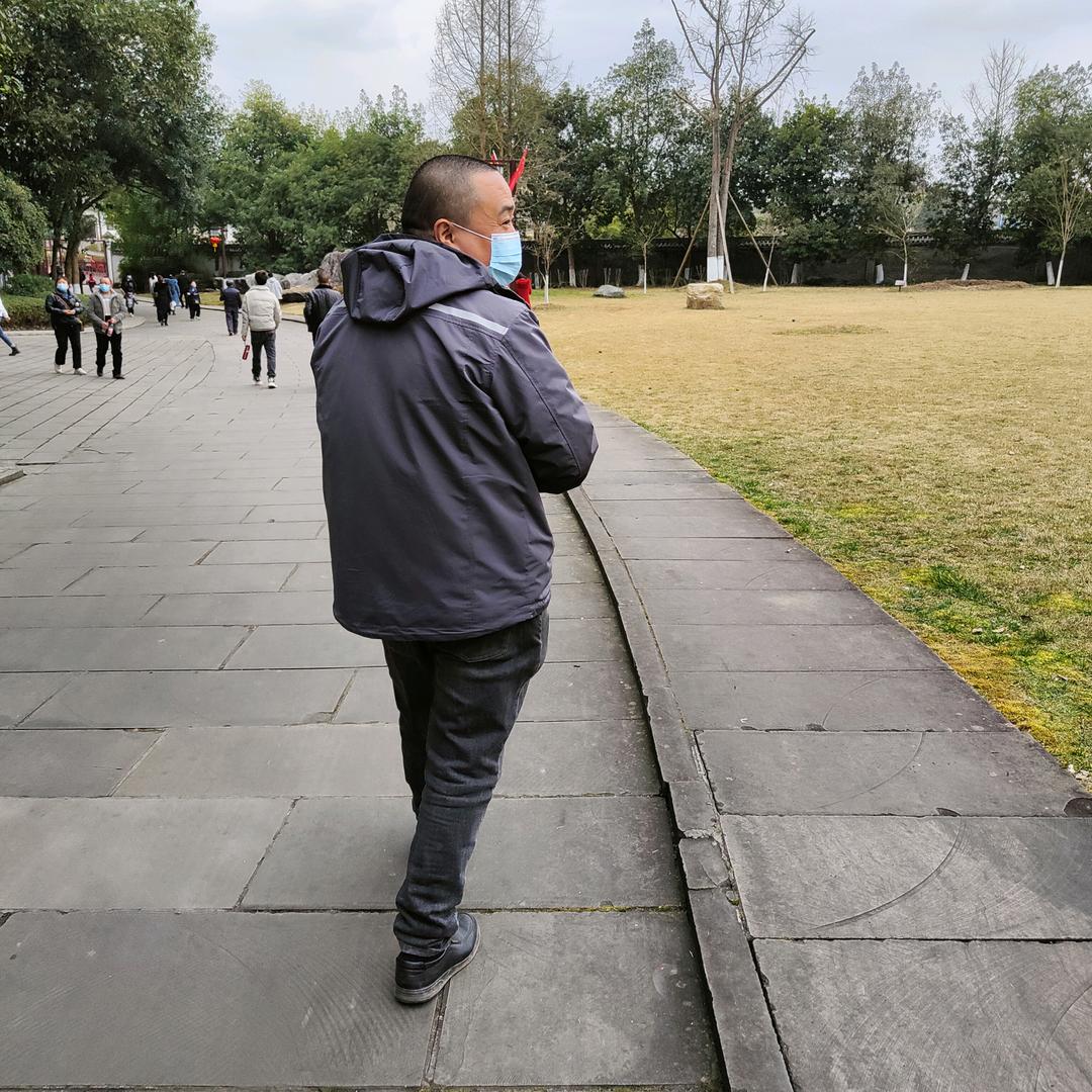 广安霓裳服饰制衣厂