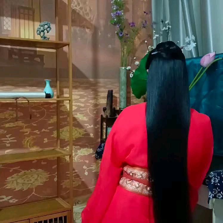 田田希月女神