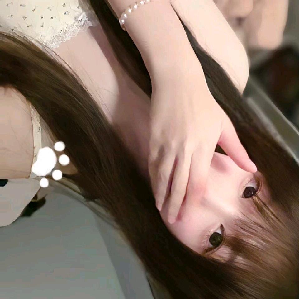 褐色钢琴