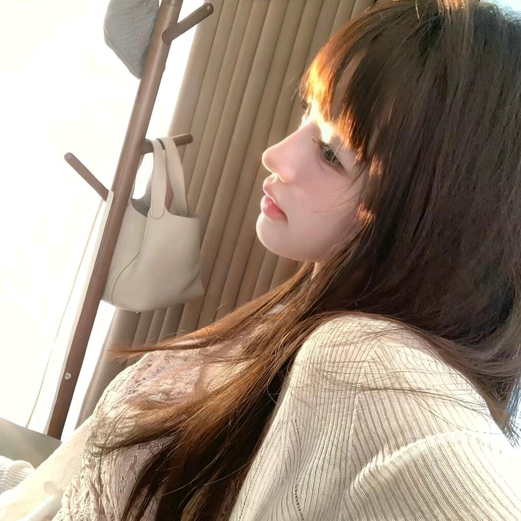 瑷