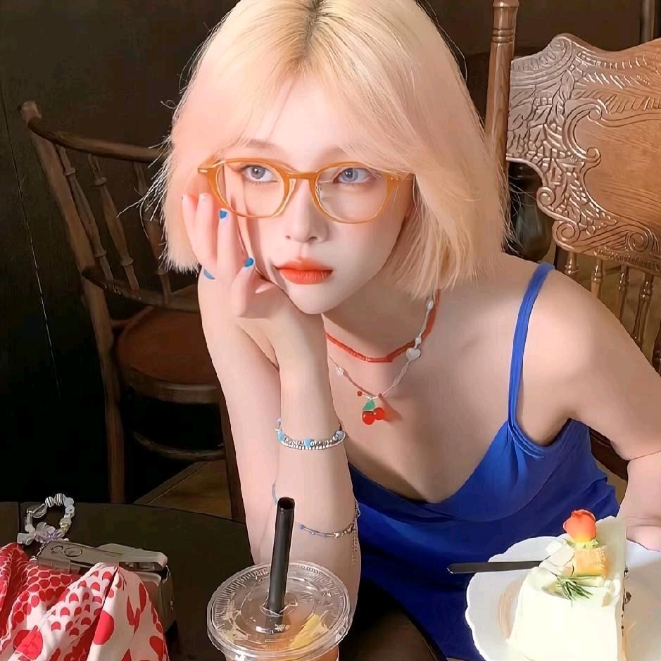 在柳州努力的化妆师.