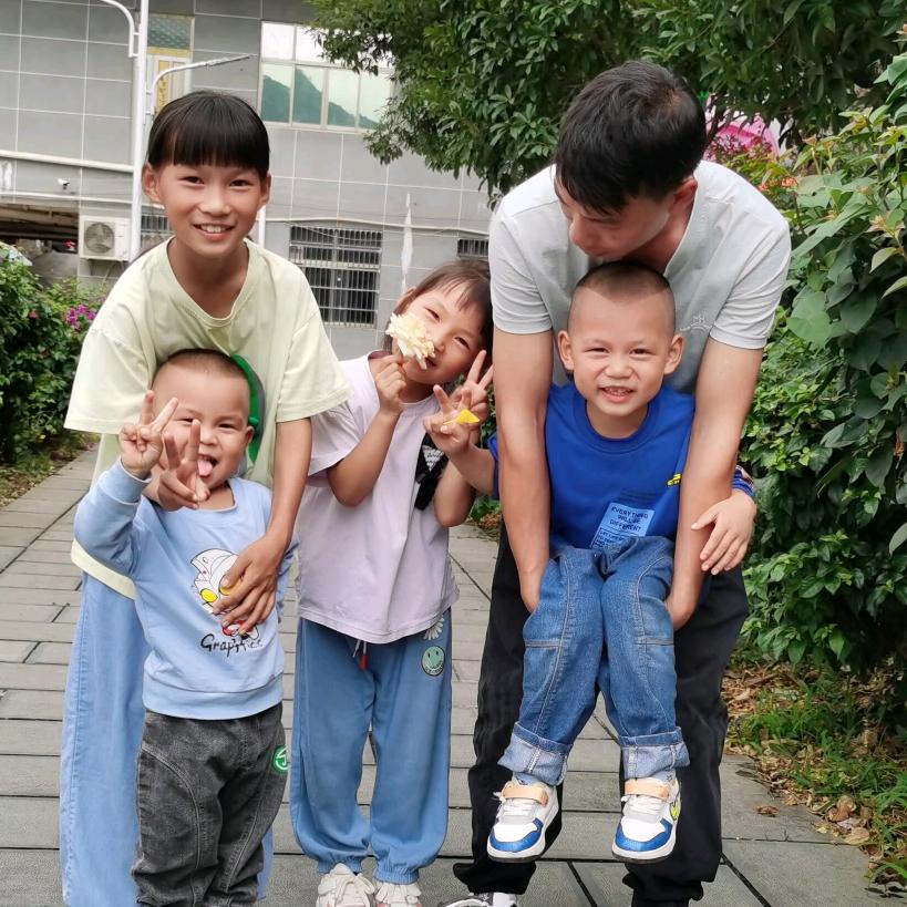 小琴爱山歌