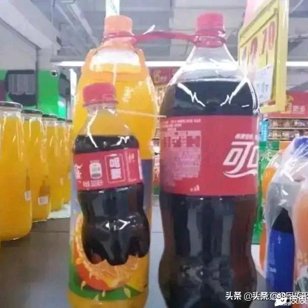 采蘑菇的大黑熊