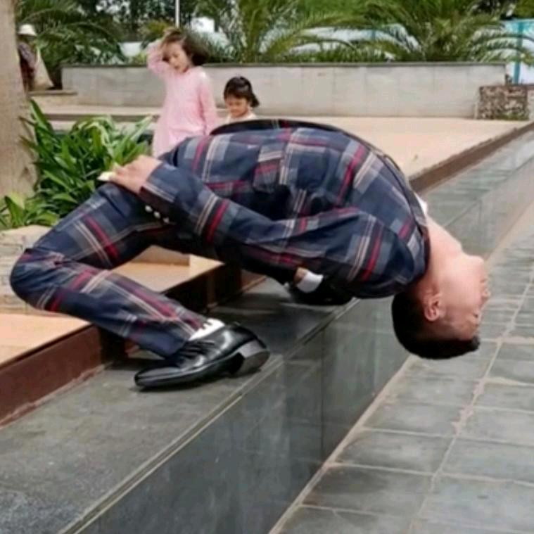 弯腰哥