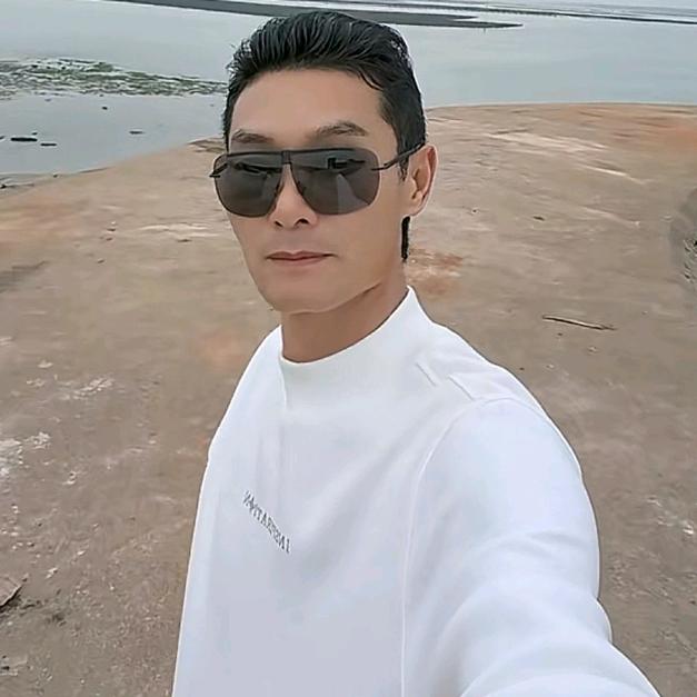 朱(。・ω・。)ノ♡