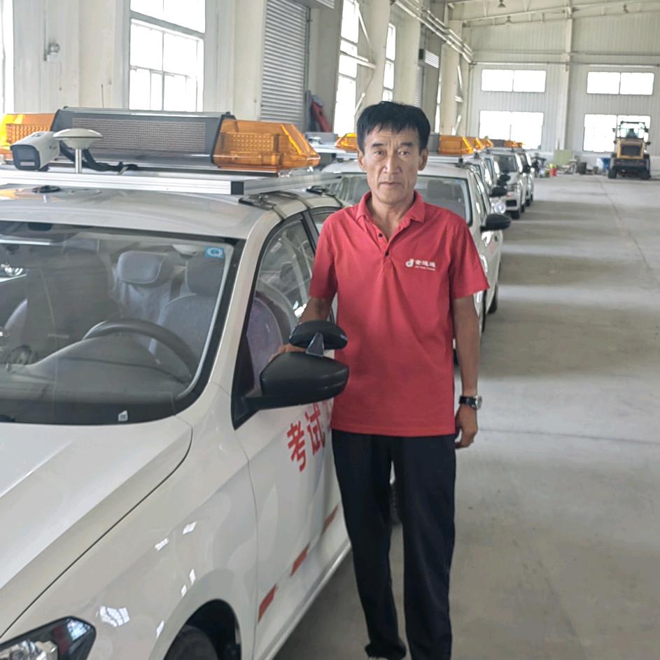 金运通驾校白教练