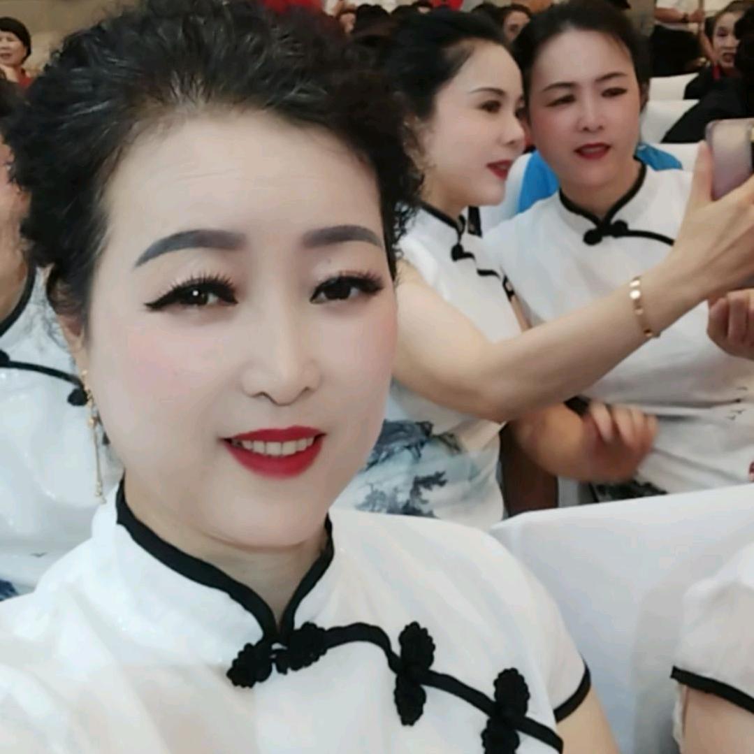 夏日红莲