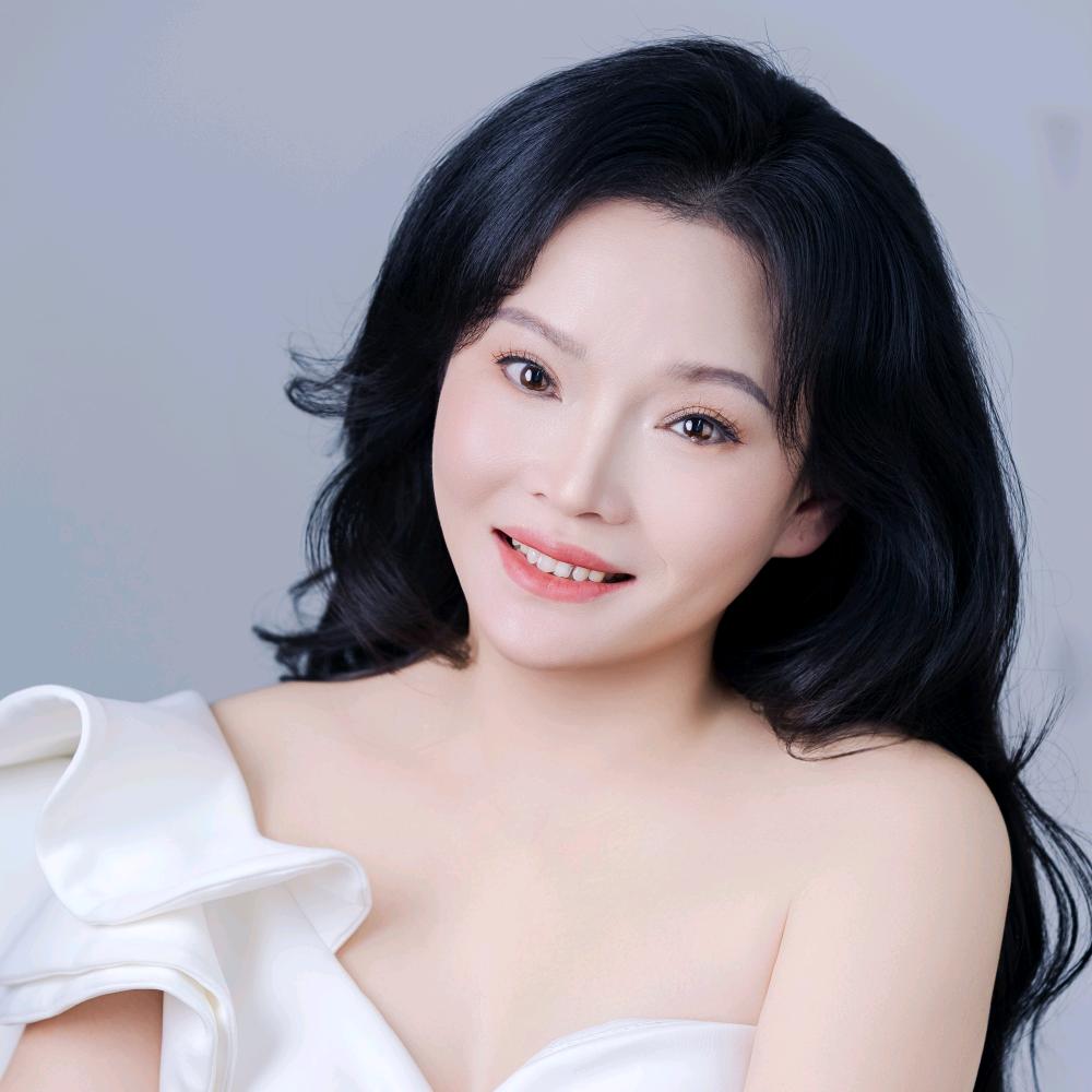 百盟雷士照明严若娇