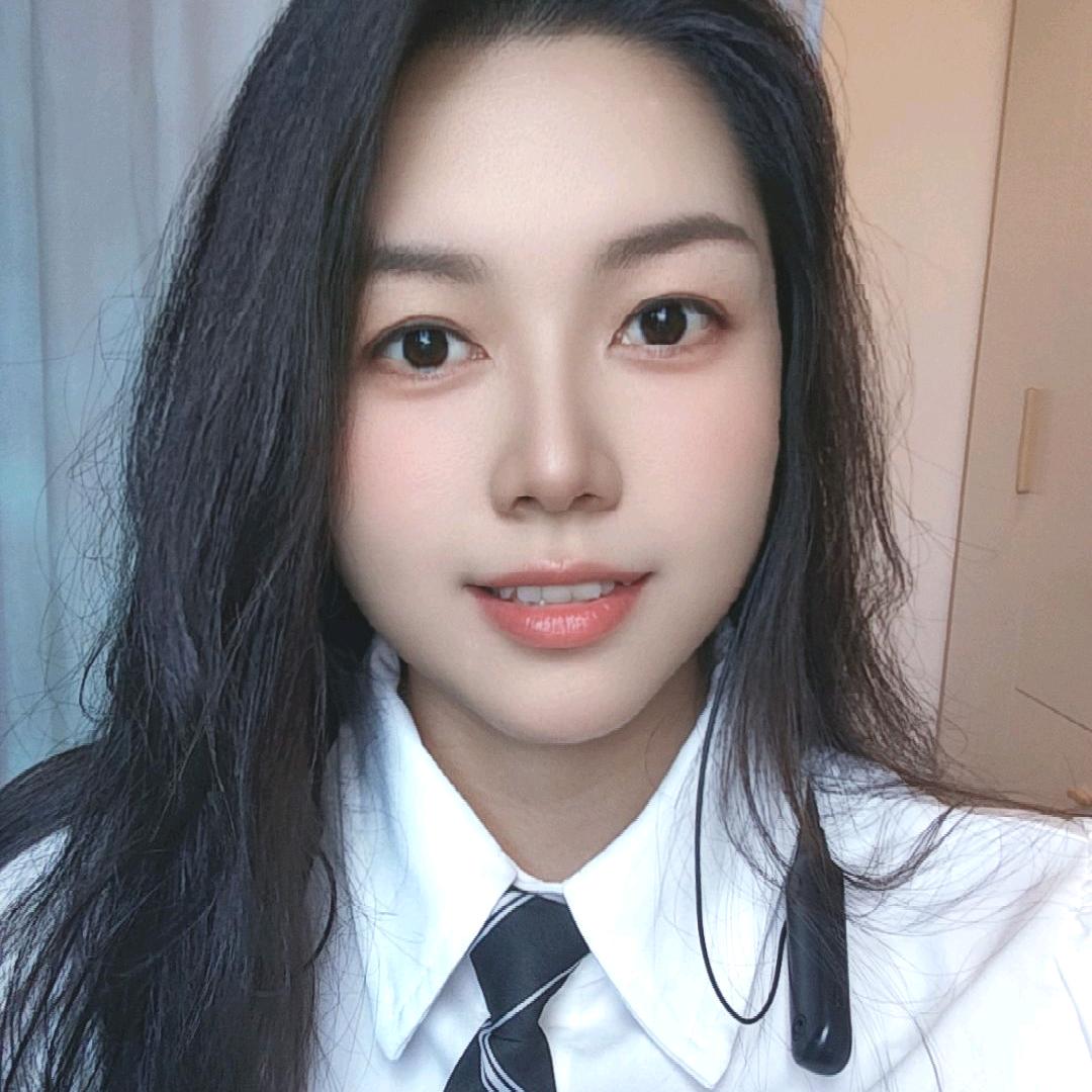 纤纤.