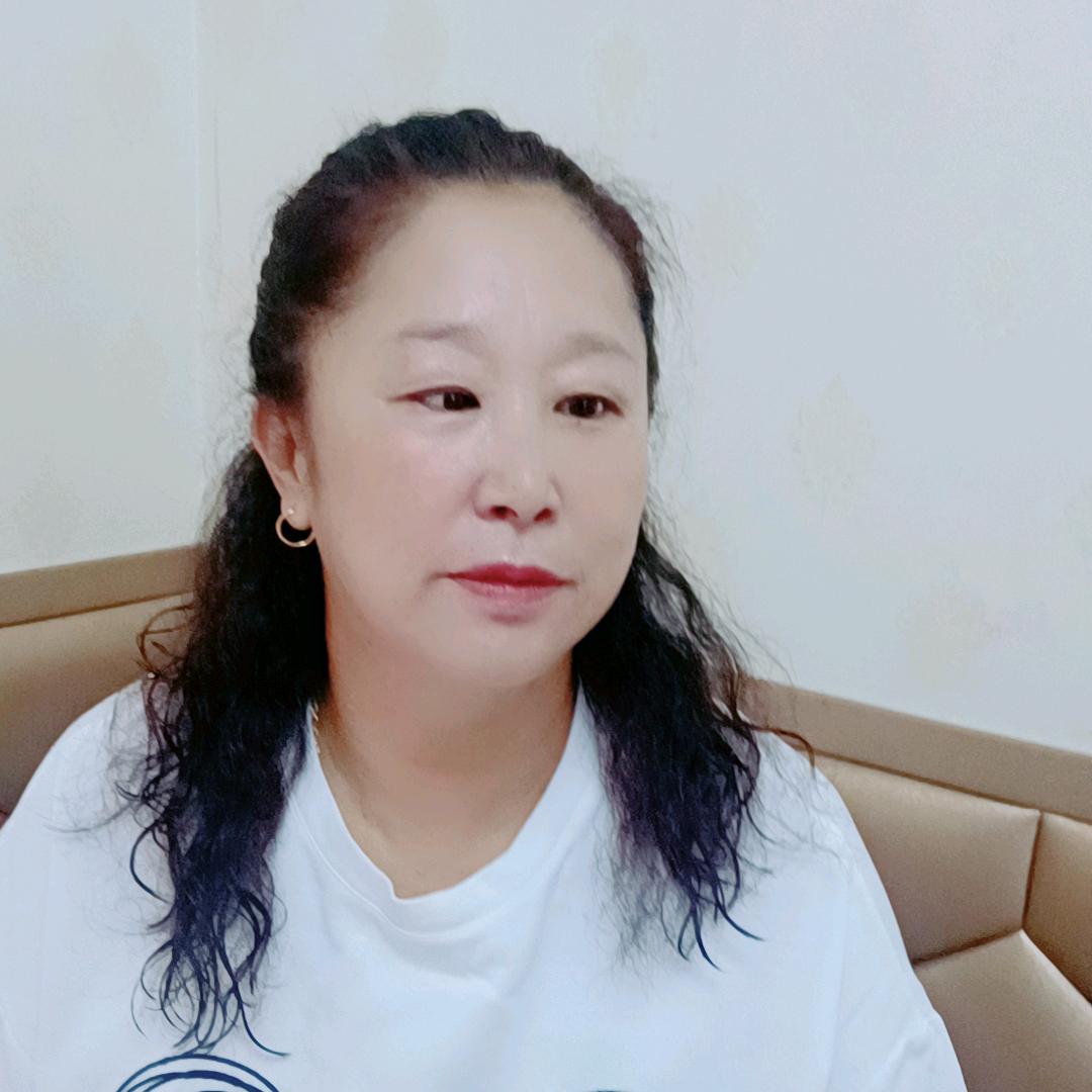 爱扭秧歌的霞姐
