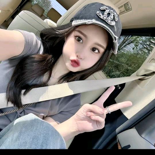 我是皮皮皮皮皮吖～穿搭分享👗