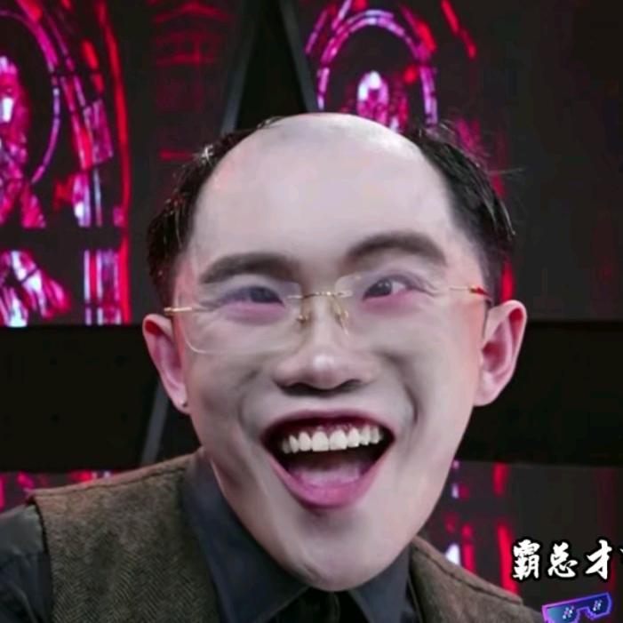 阴暗中扭曲蠕动的魔鬼笑容
