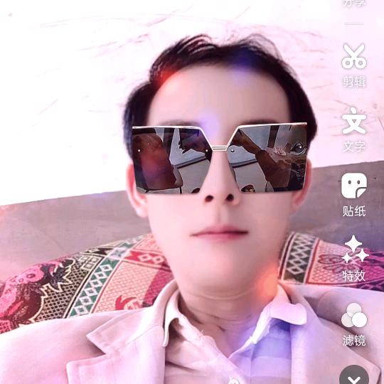 鄢然一笑是红尘 ！！！