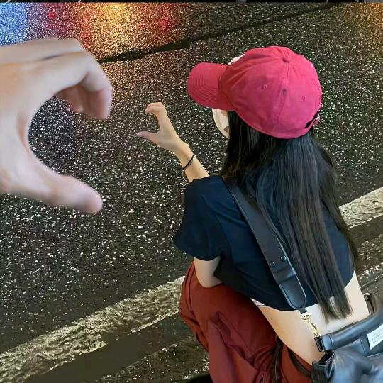 初見^