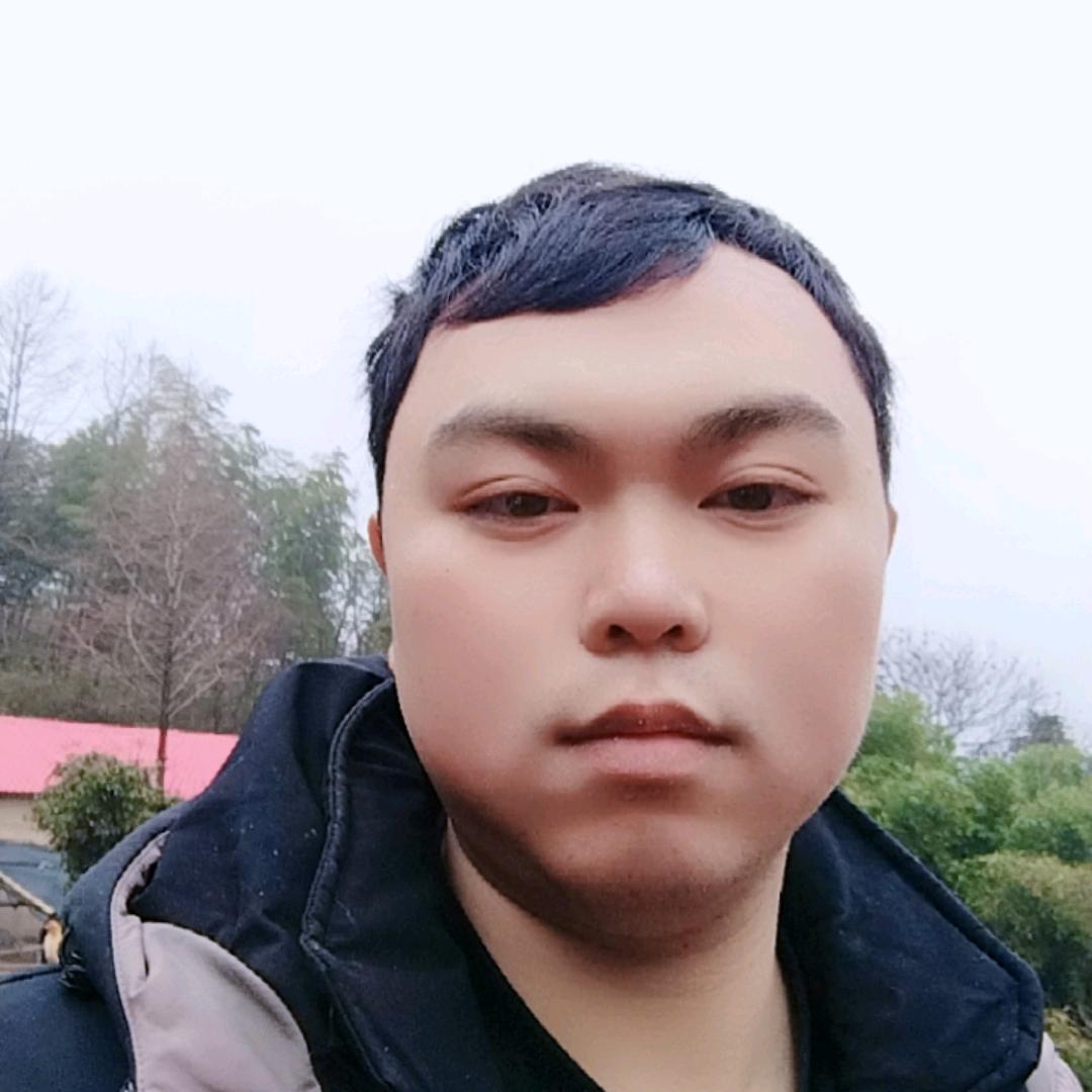 农村养鸡小伙