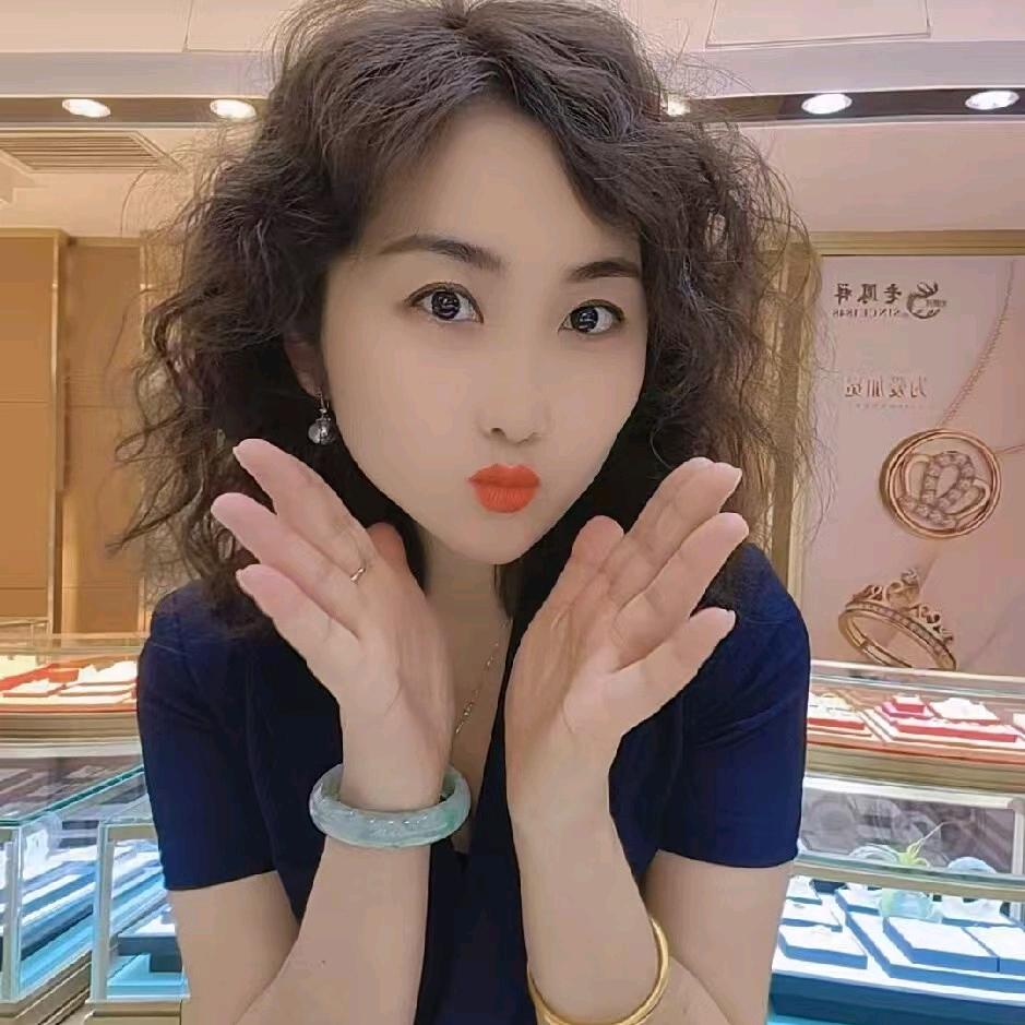 购物萃华珠宝李静