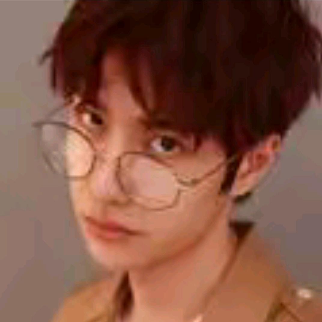 UNIQ-王一博.