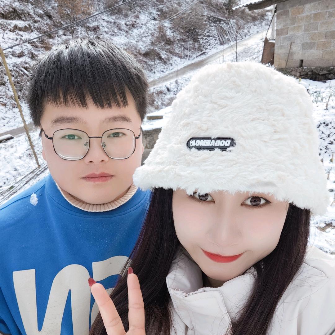 小雄与老挝媳妇娜娜