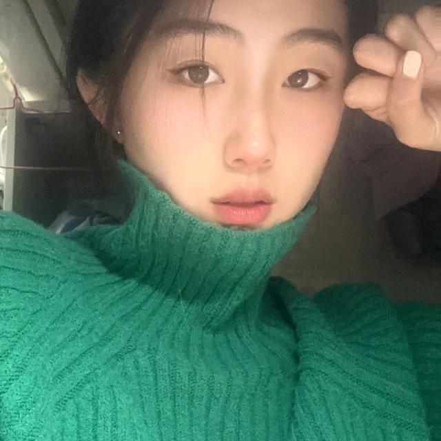 没有半斤.