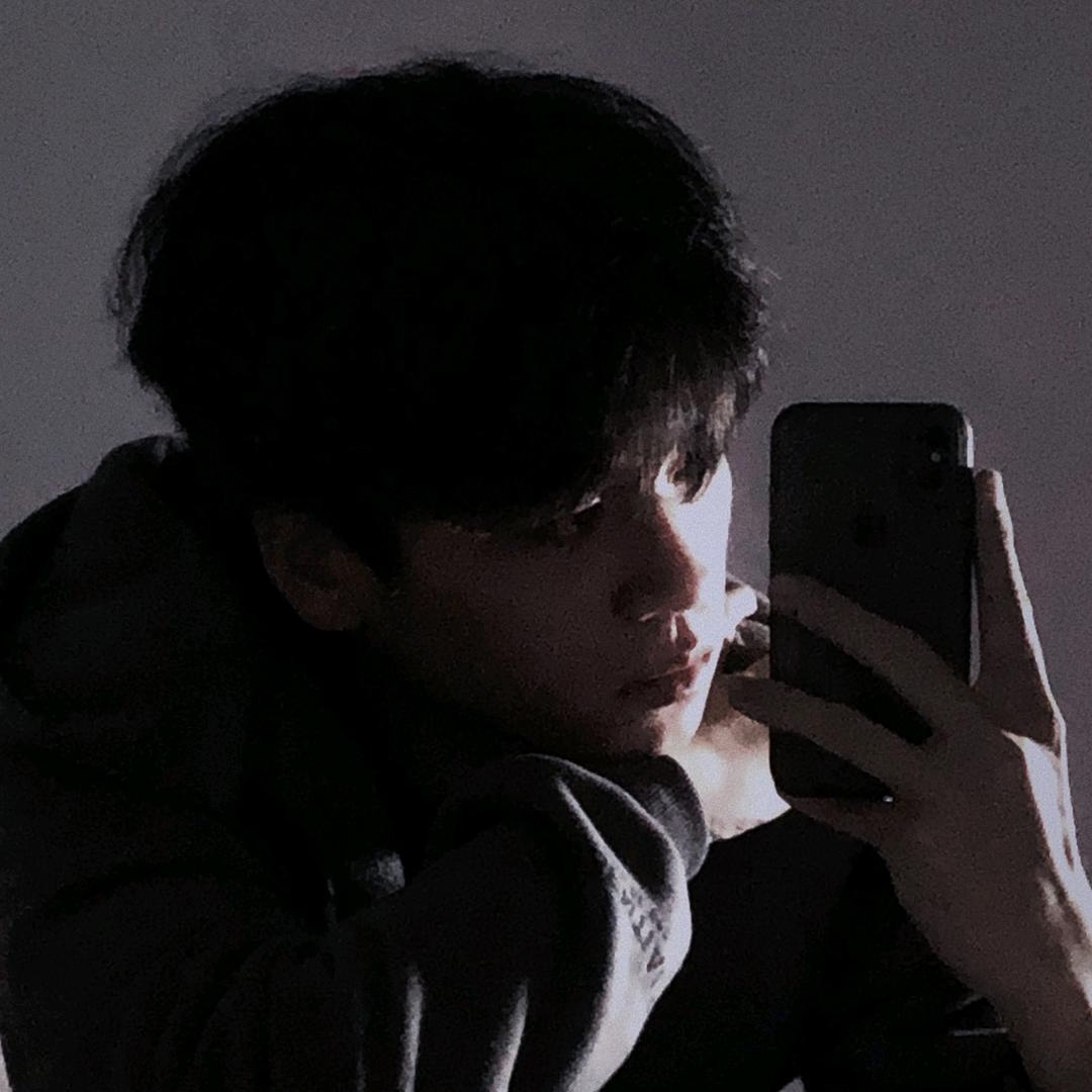 阿 明.