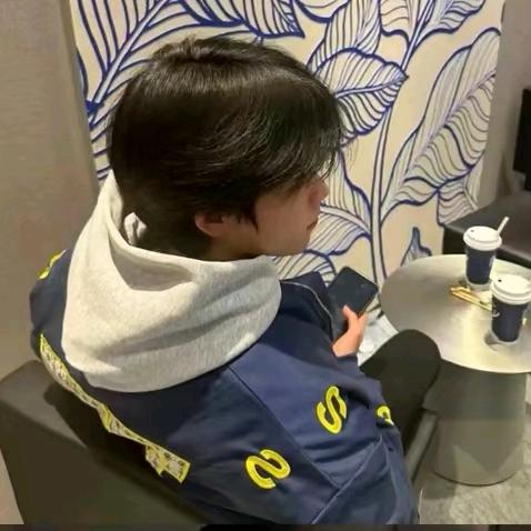 那男孩不错