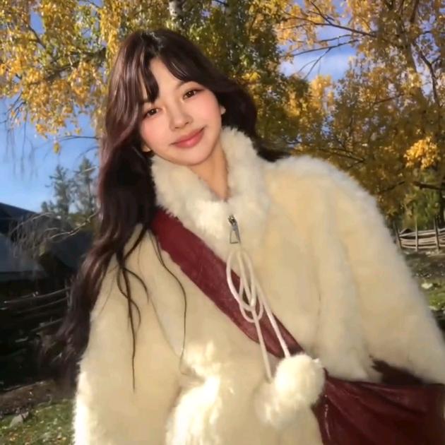 我是秋秋呀-穿搭分享