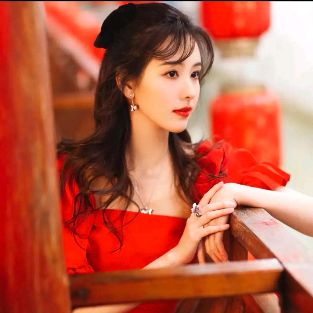阳光明媚，