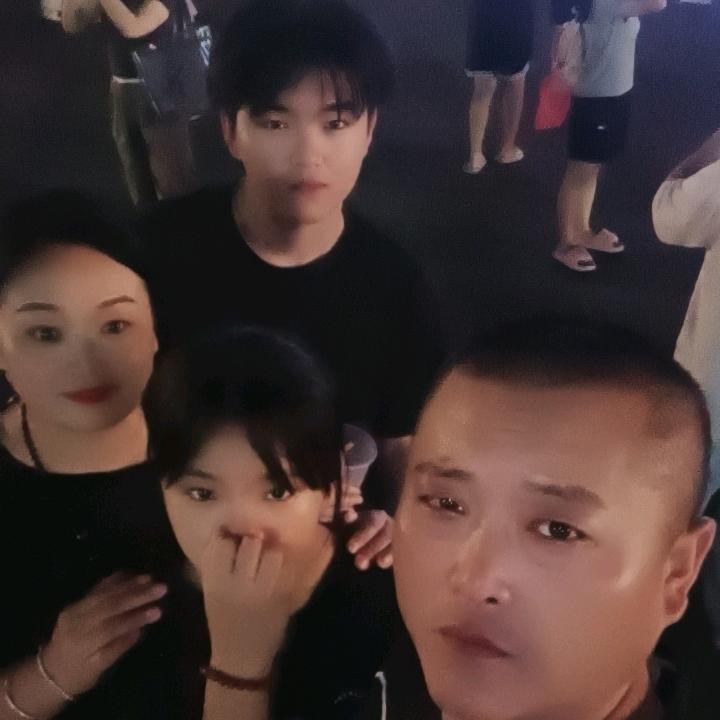 青岛鑫亮洁装饰工程有限公司