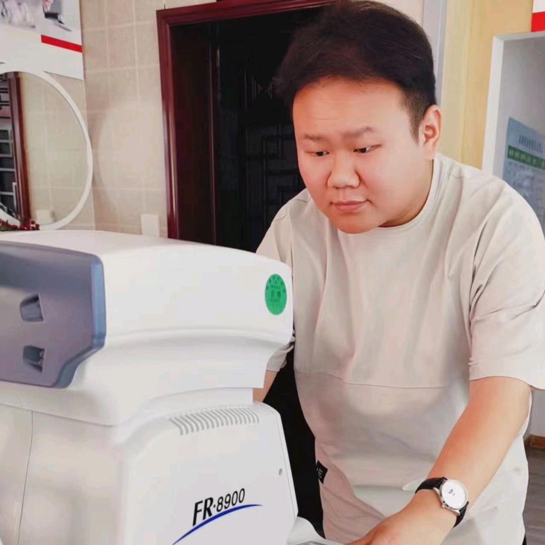 少儿验光师小严